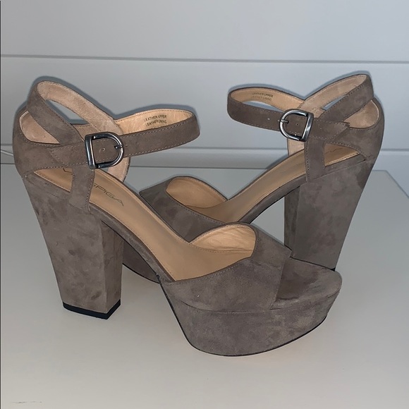 VIA SPIGA Gray Suede Platform Heels Sz 8 1/2 - Picture 2 of 7